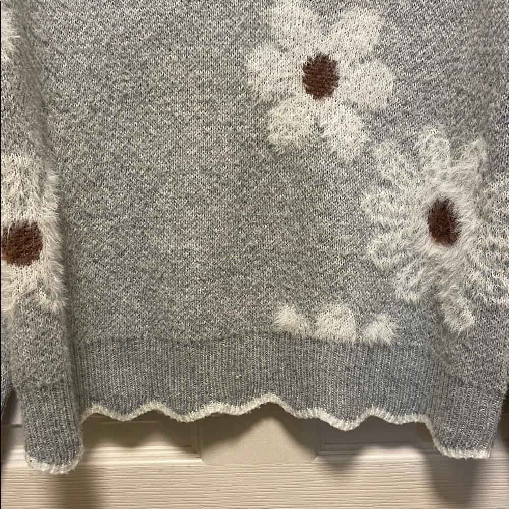 Grey | Knit | Daisy | Scalloped | V Neck | Long Sleeve | Sweater | Size S - Picture 4 of 15